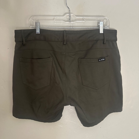 LASC Stretch Shorts 36" waist 6" inseam Gently worn 67% viscose/28% nylon - Picture 4 of 5